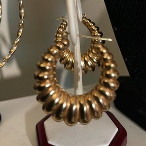 100% 14 karat gold! very cute and sexy!🔥 guarantee gold or money back!